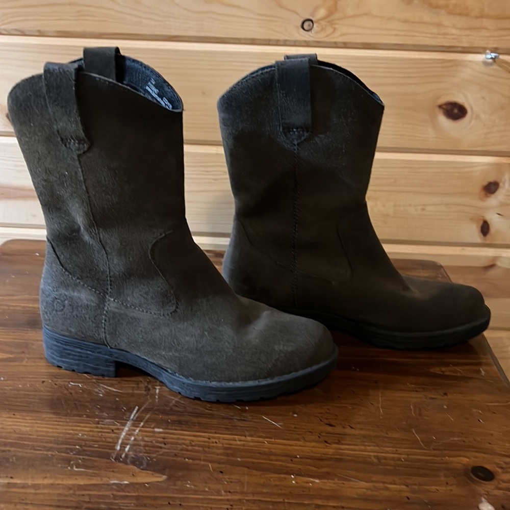 NWOT Born boots, size 7M